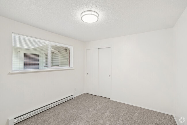 2BR, 1BA - 1,000SF - Bedroom - Meadow Creek Apartments
