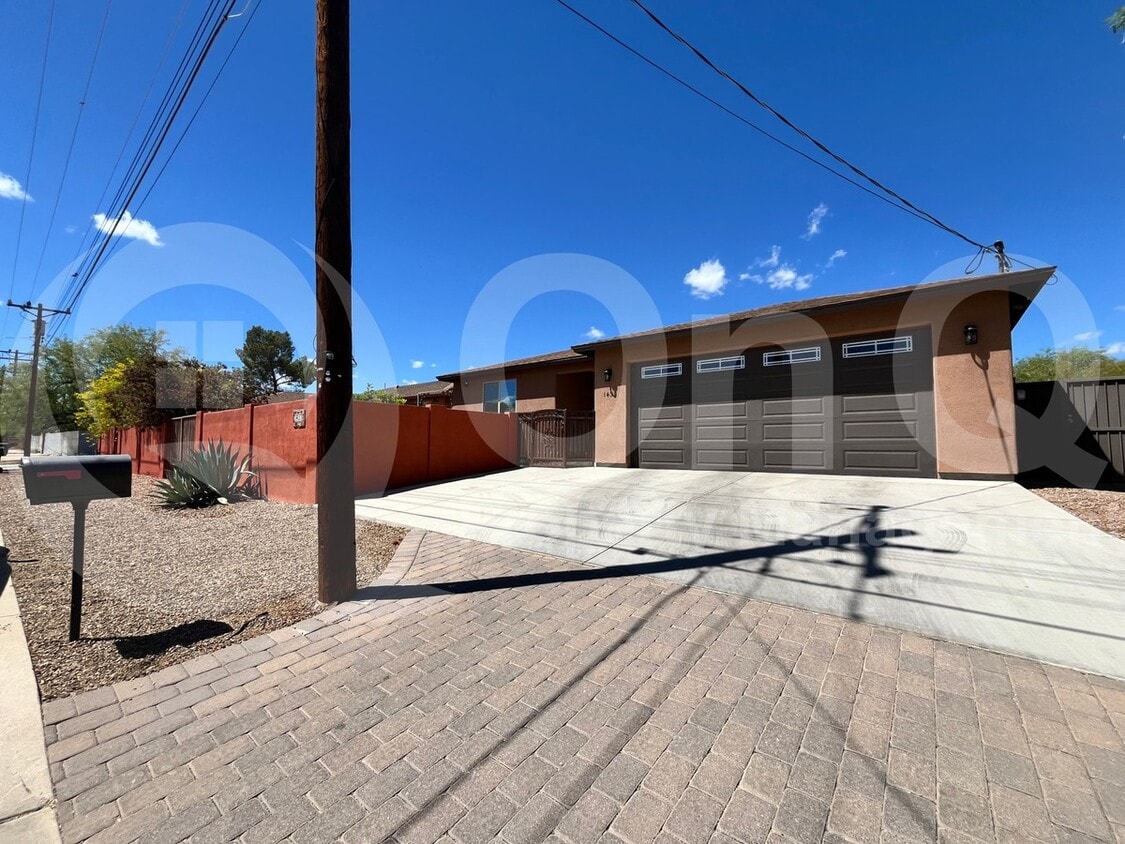 Photo - 1421 North Santa Rosa Avenue