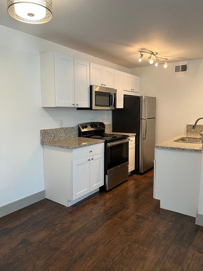 Photo - 4633 Fairmount St