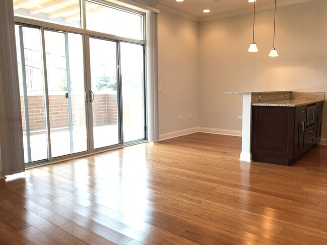 Photo - 1609 W Warren Blvd Unit 216