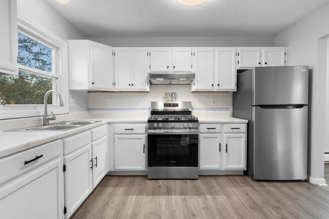 Kitchen - 670 Middletown Ave Unit 670 Middletown Ave