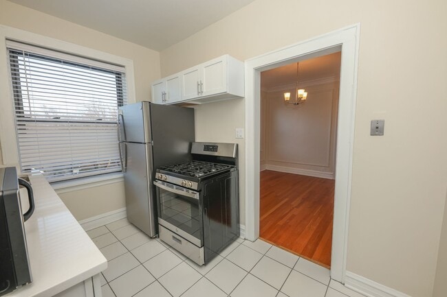 Photo - Renovated Units Blocks From The Lake and D...