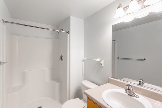 3BR, 2BA - 1,194 SF