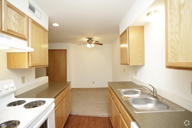 1BR, 1BA - 590 SF