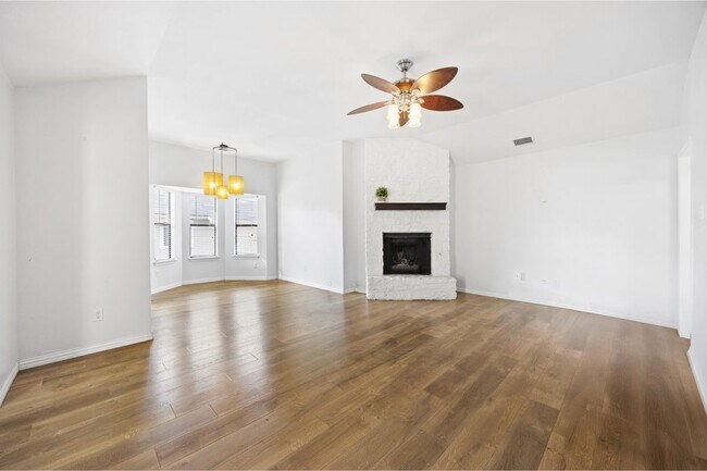 Photo - 2209 Stirrup Dr