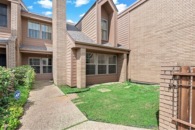 Photo - 3122 Camelot Dr Unit 33