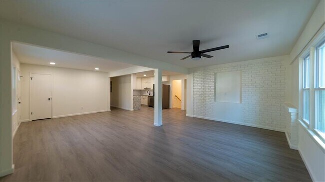 Photo - 145 Long Dr SW