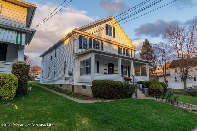 Building Photo - 623 E Elm St