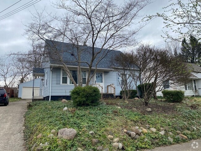 Building Photo - 908 Kennebec Ave Rental