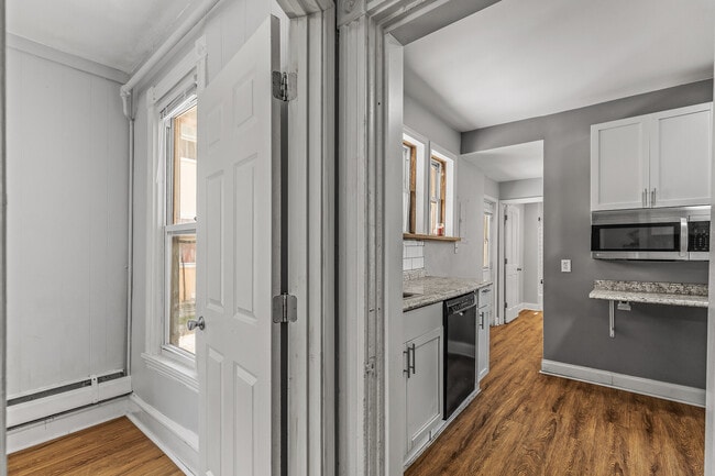 Photo - 921 20th Ave NE Unit 1