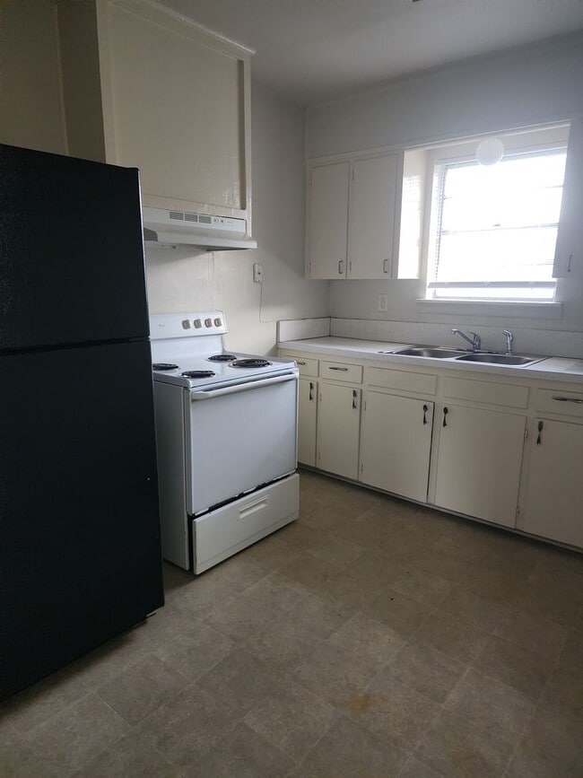 Photo - 405 Robertson Ave Unit A