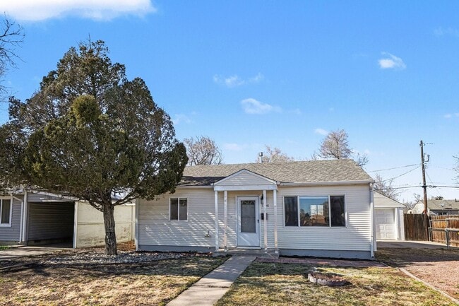 Photo - *2 Bedroom Detached Garage, Large Lot Updated and Clean**