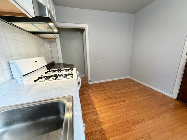 Photo - 4010 N Bernard St Unidad 7