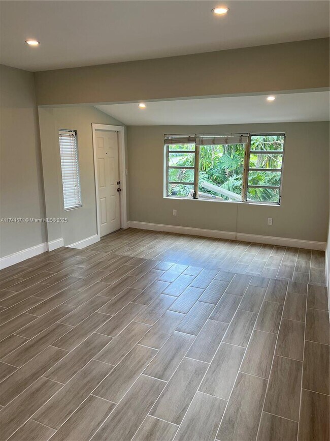 Photo - 325 SW 14th Ct Apartment Unit A