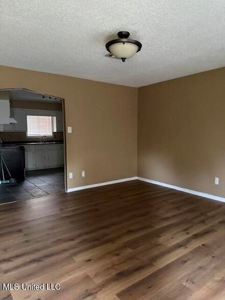 Photo - 320 Springdale Cir