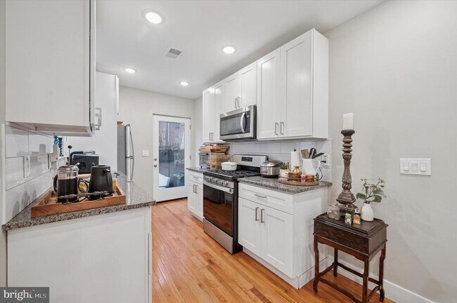 Photo - 1233 N Hollywood St