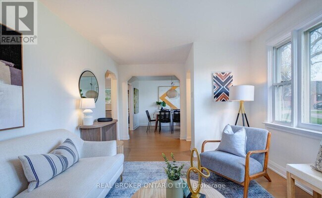 Photo - 40 Stamford Square N