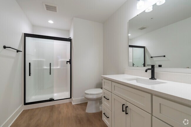 2BR, 2BA - 1,390SF - Suite 6 - Bathroom 1