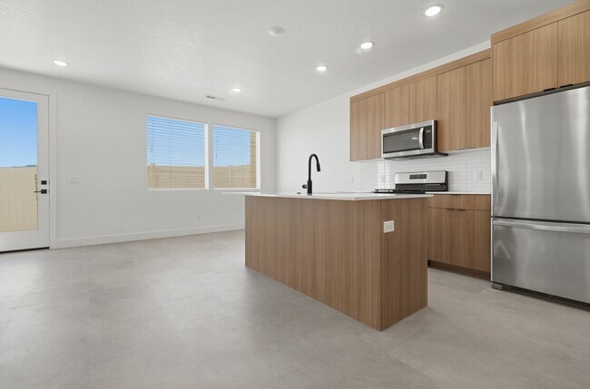 Photo - 325 S 1930 W