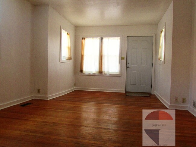 Photo - Charming 3Bed, 2Bath for Rent