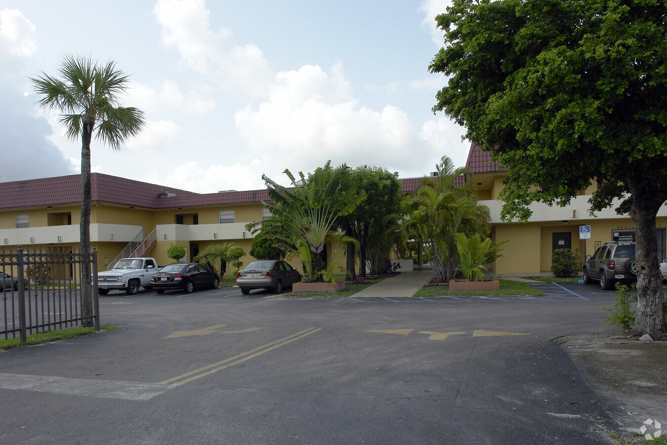 Town Park Apartments - Town Park Apartments