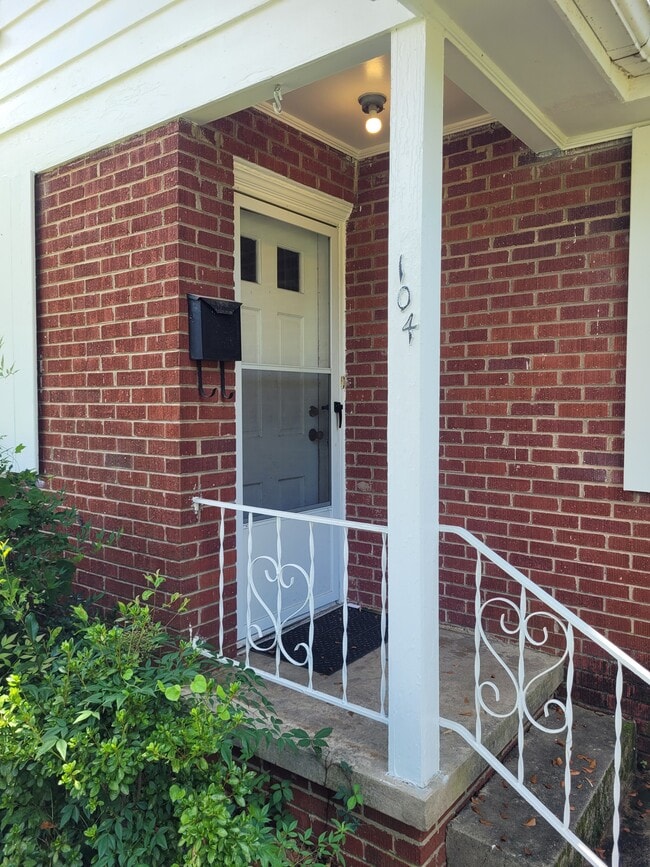 Building Photo - 104 Summerlea Dr