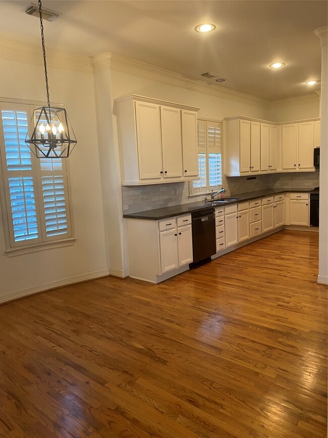 Photo - 1421 Bremond St