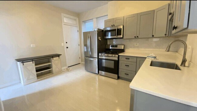 Photo - 2 bedroom in Chicago IL 60647 Unit 2F
