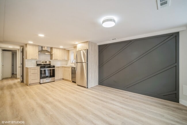 Photo - 841 N Mozart St