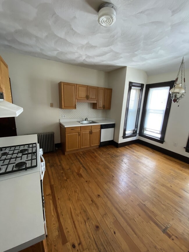 Photo - 211 Holland St