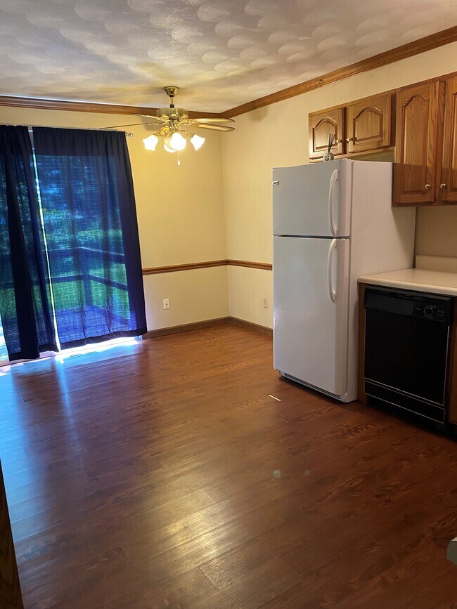 Photo - 102 Southgate Dr