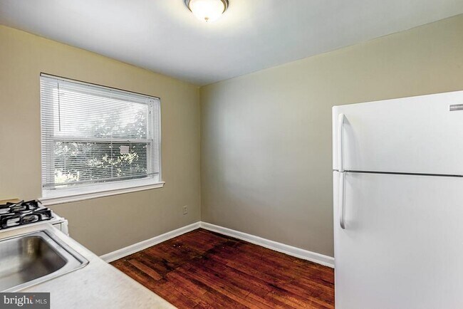 Photo - 2319 Chester St SE