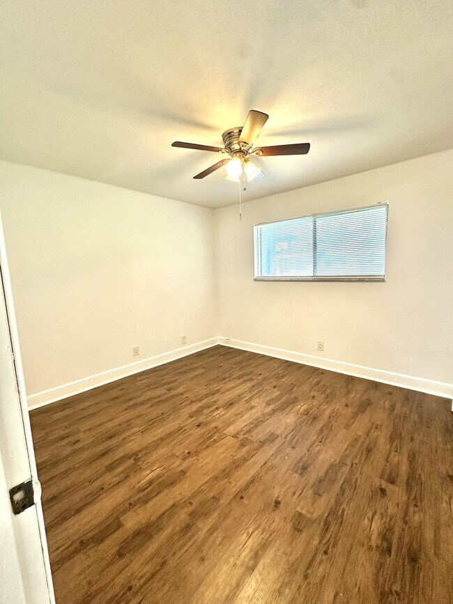 Photo - 210 E Tiffany Dr Unit 1