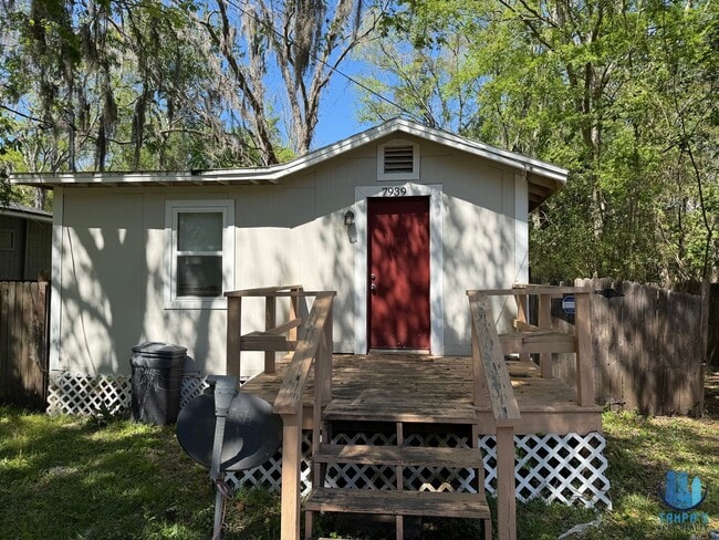 Building Photo - 3 Bedroom, 1 Bath House for rent in Jacksonville *Move-In Ready*
