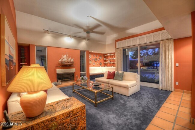 1523 W Vista Ave