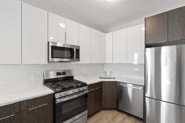 Photo - 1625 W Howard St Unit 320