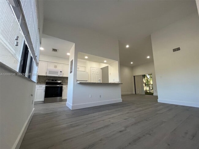 Photo - 9795 SW 138th Ave Unidad GA2L
