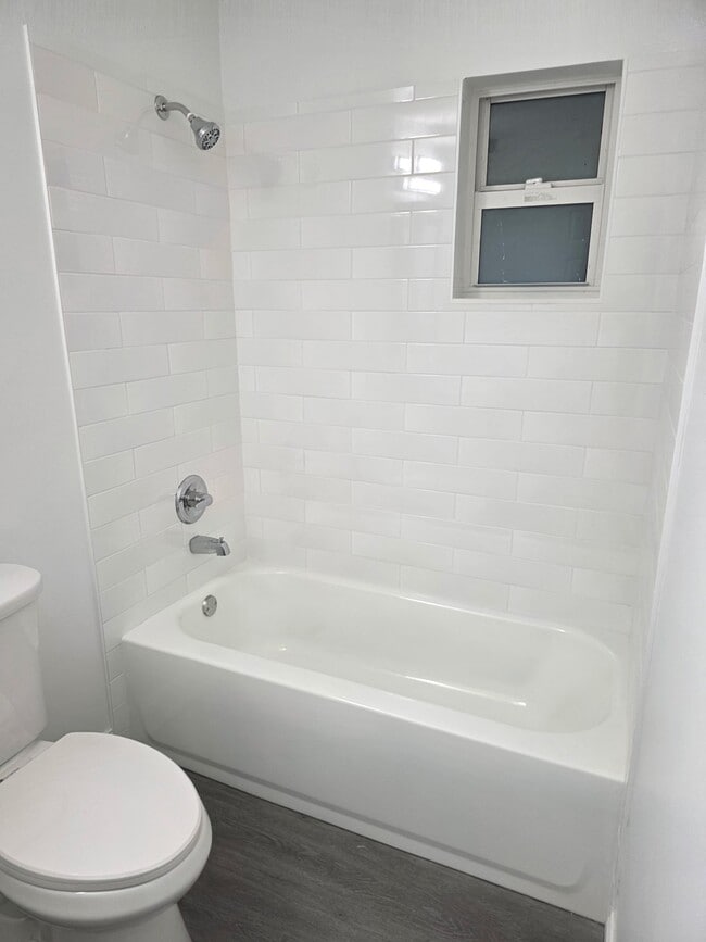 Photo - 1638 Dewey St Unidad 204