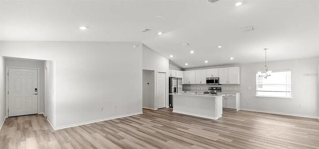 High ceilings - 7675 SE 114th St