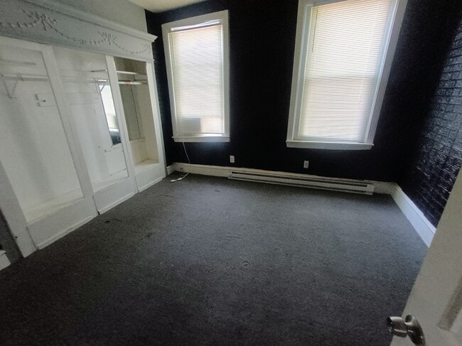 Dormitorio delantero - 2338 W Hagert St Unidad 2