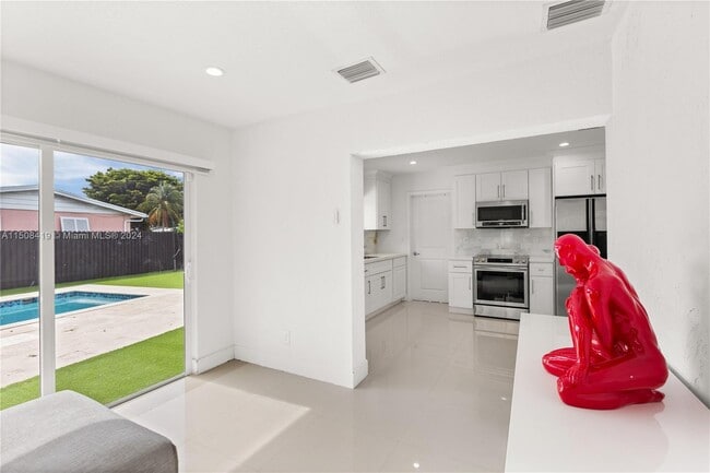 Photo - 10400 SW 42nd St