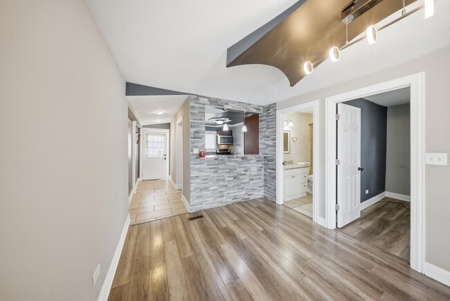 Photo - 810 Superior St