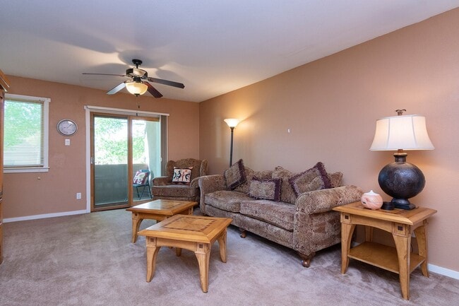 Photo - Fully Furnished One Bedroom, One Bath Read... Unidad 56