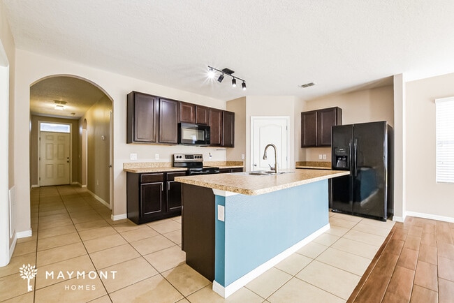 Photo - 220 Minniehaha Cir