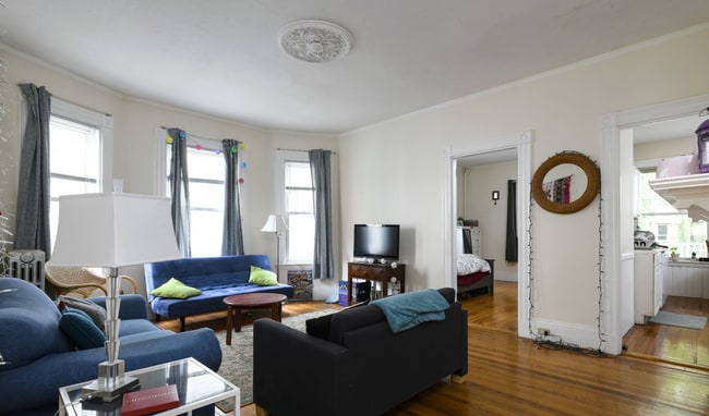 Building Photo - 10 Trowbridge St Unit 1