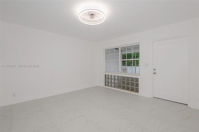 Photo - 1914 Dewey St Unit B