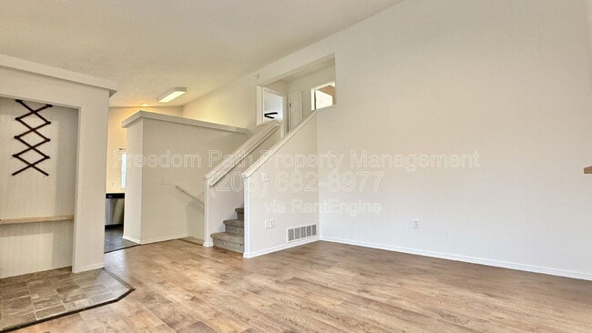 Photo - 485 N Megan St