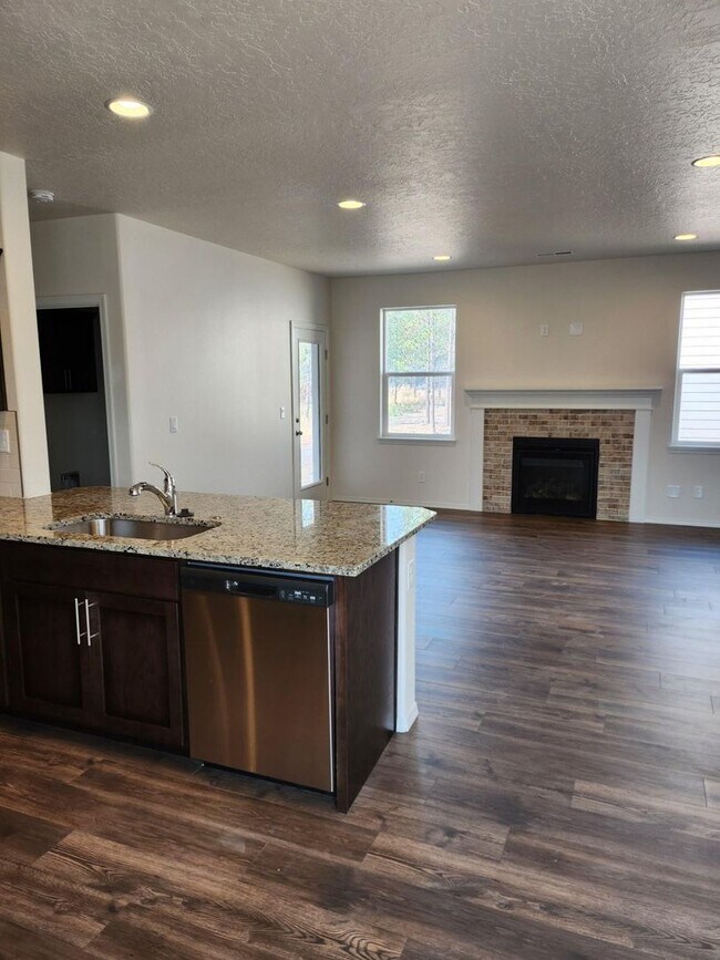 Photo - SUMMER SPECIAL - $500.00 OFF FIRST FULL MO...