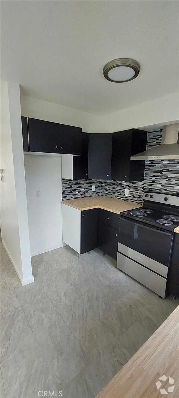 Building Photo - 3313 E Fairmont Ave Unit C Rental