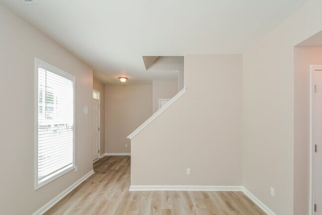 Photo - 4005 Iverson St